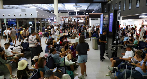 Aeroporto di Catania chiuso: l�Etna blocca i voli a Ferragosto